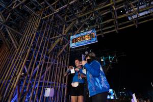 BIB: 2021, 333
                            <button type="button" onclick="openModal(15981426)" class="btn btn-primary btn-sm float-right btn-popup" data-toggle="modal" data-target=".modal-high-quality">
                        <i class="fas fa-shopping-cart"></i> Add to Cart
                    </button>
                                            <button type="button" onclick="isThisMe(15981426, true)" class="btn btn-success btn-sm float-right btn-popup btn-isme hidden" data-toggle="tooltip" data-placement="bottom" title="นี่คือรูปของคุณใช่ไหม คลิกที่นี่เพื่อเอาเข้าอัลบั้ม">
                        <i class="fas fa-plus"></i> Add to album
                    </button>
                    <button type="button" onclick="isThisMe(15981426, false)" class="btn btn-warning btn-sm float-right btn-popup btn-isnotme hidden">
                        <i class="fas fa-ban"></i> Remove from album
                    </button>